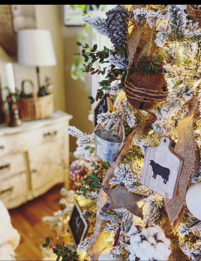 How to Decorate a Christmas Tree in 5 Easy Steps - My Rustic House